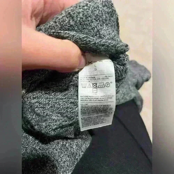 Size Large basic gray old navy sweater - Picture 2 of 4